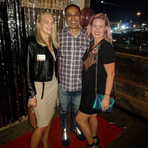 Meet your posher! - Picture 5 of 8